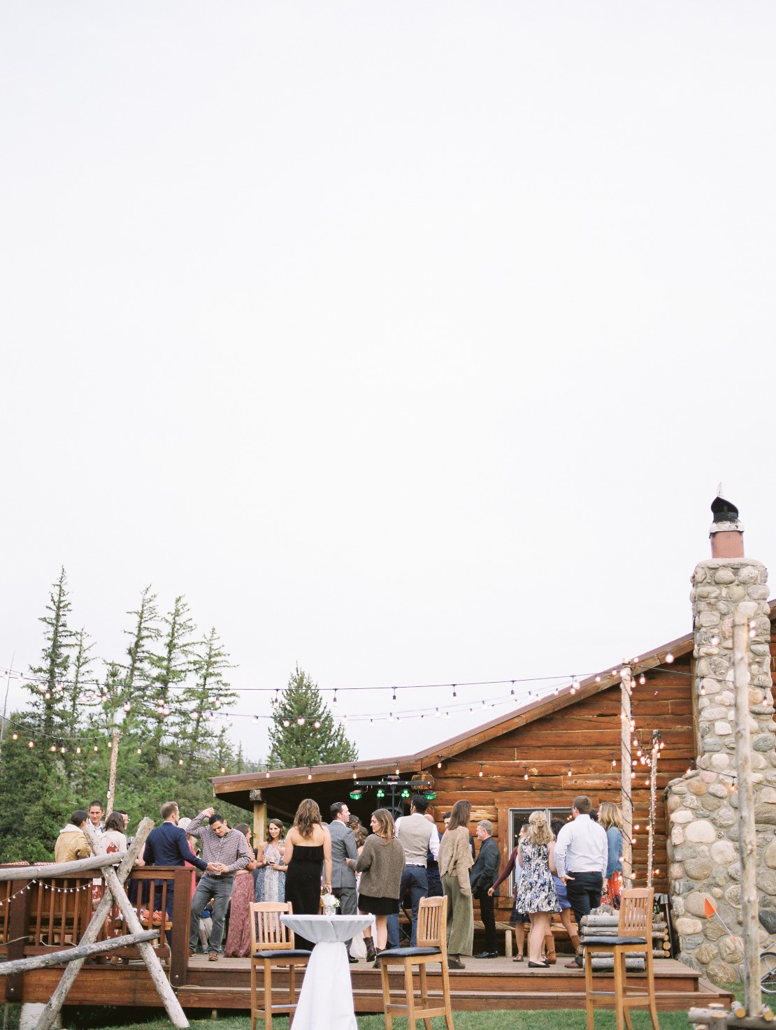 intimate-cabin-wedding-reception